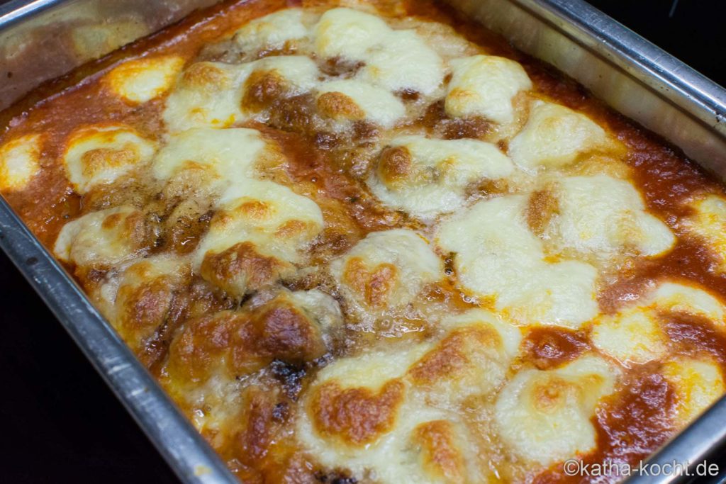 Überbackene Kalbsschnitzel mit Gnocchi - Katha-kocht!