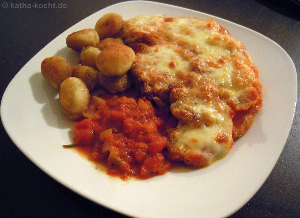 Überbackene Kalbsschnitzel mit Gnocchi - Katha-kocht!