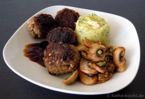 Bouletten, Champignons und Käse-Stampfkartoffeln