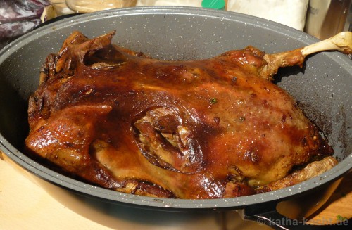 Gänsebraten mit Rotkohl, Grünkohl, Maronen und Klößen - Katha-kocht!