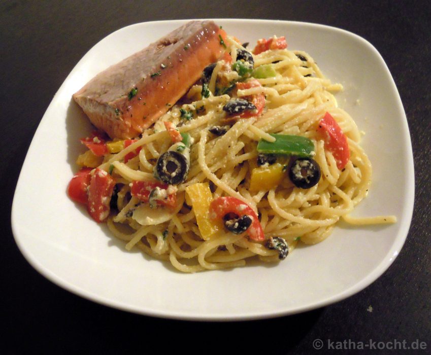 Gebratener Lachs auf Gemüse-Pasta