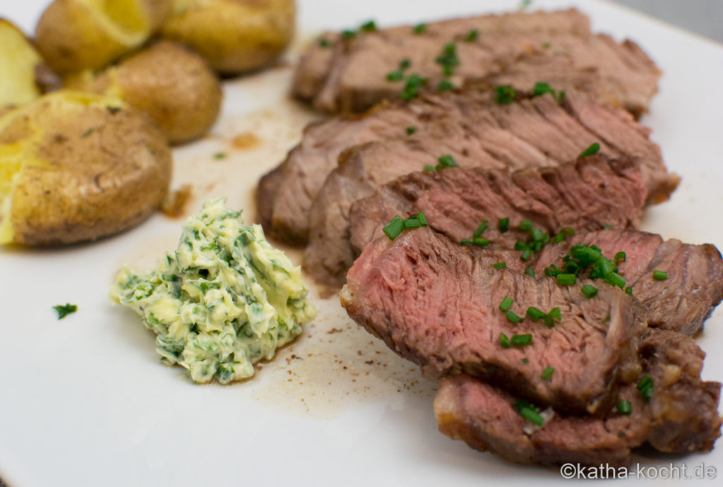 Steak mit Kartoffelspalten