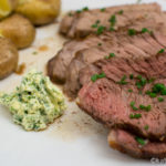 Steak mit Kartoffelspalten