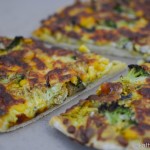 Chicken Curry Pizza mit Brokkoli und Mais