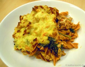 Tomatennudelauflauf mit Hackfleisch und Spinat