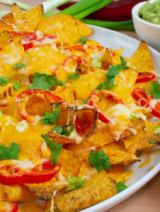 Vegetarische Nachos mit Paprika und Koriander