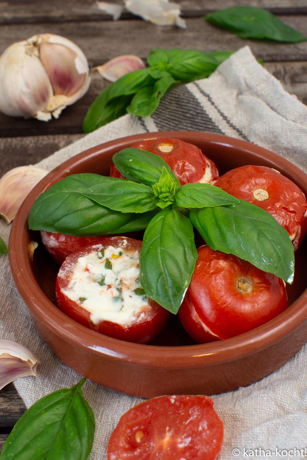Tapas - Italienische Tomaten mit Basilikum-Frischkäse-Füllung - Katha ...