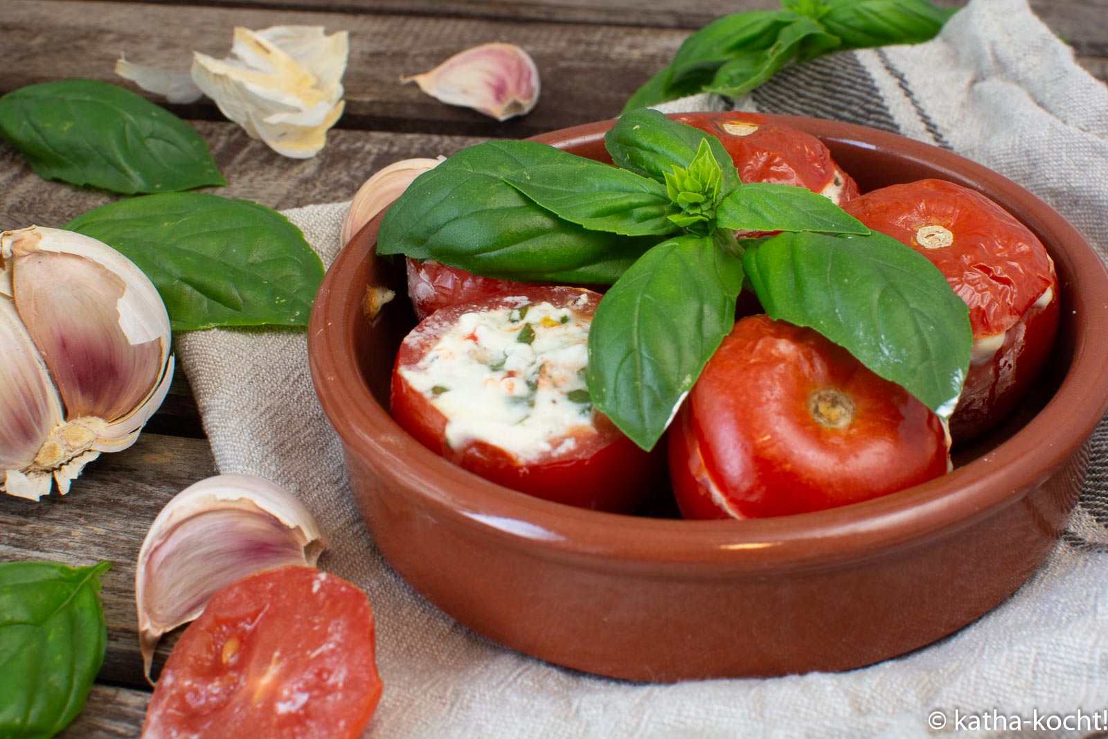 Tapas - Italienische Tomaten mit Basilikum-Frischkäse-Füllung - Katha ...