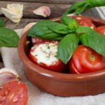 Tapas – Italienische Tomaten mit Basilikum-Frischkäse-Füllung