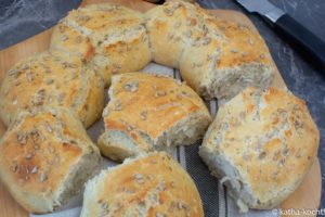 Party-Brotkranz mit Bier-Rosmarin Brötchen