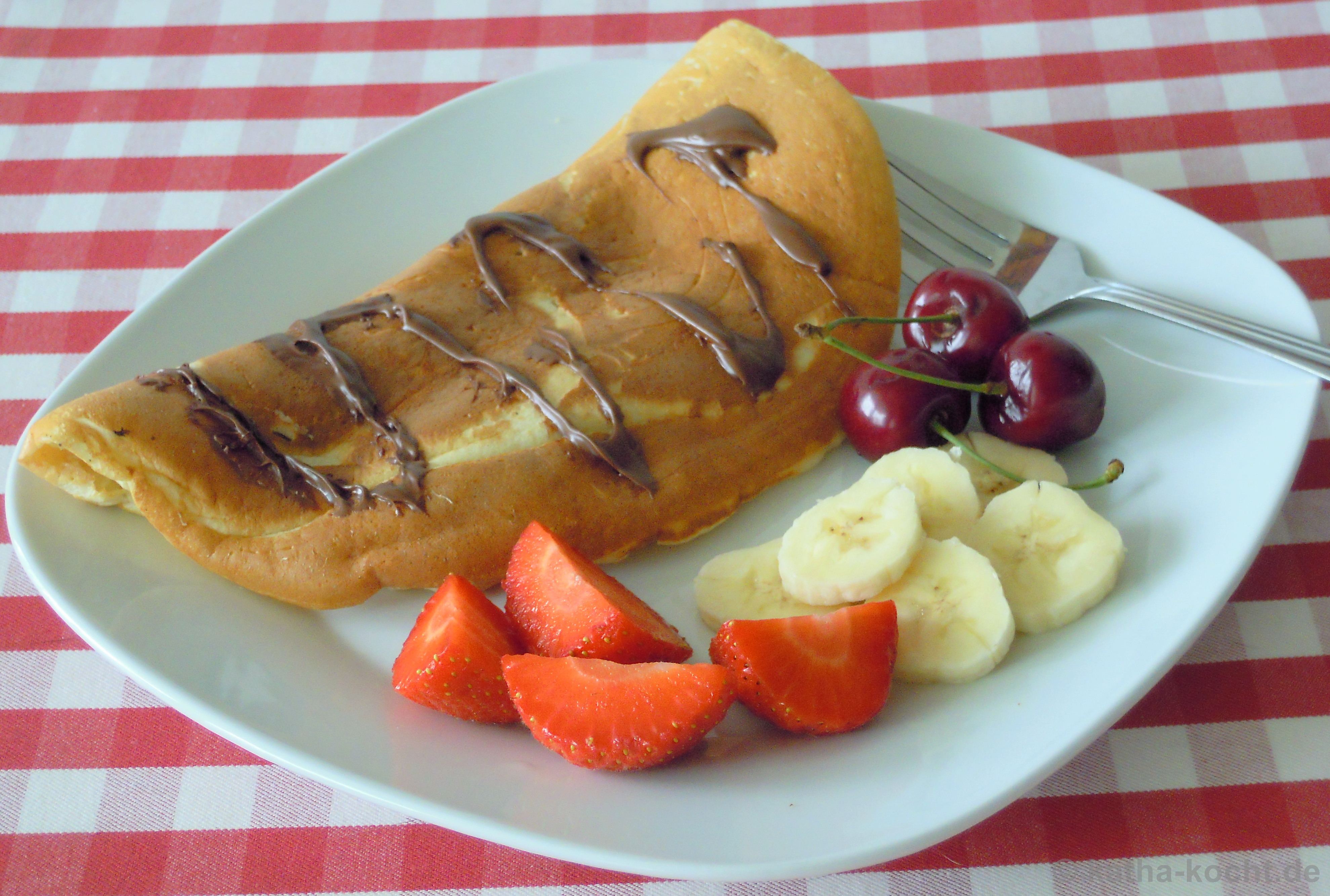 Eier- / Pfannkuchen mit Schokolade und Obst