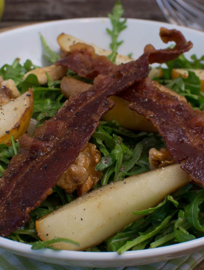 Warmer Birne-Pancetta Salat mit Senfdressing