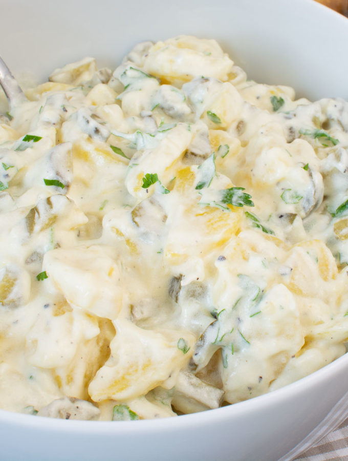 EInfacher klassischer Kartoffelsalat