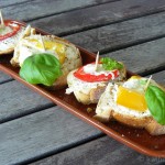 Tapas – Paprika mit Frischkäsefüllung auf Brotscheibchen