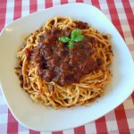 Spaghetti Bolognese mit Zutaten aus der Toskana