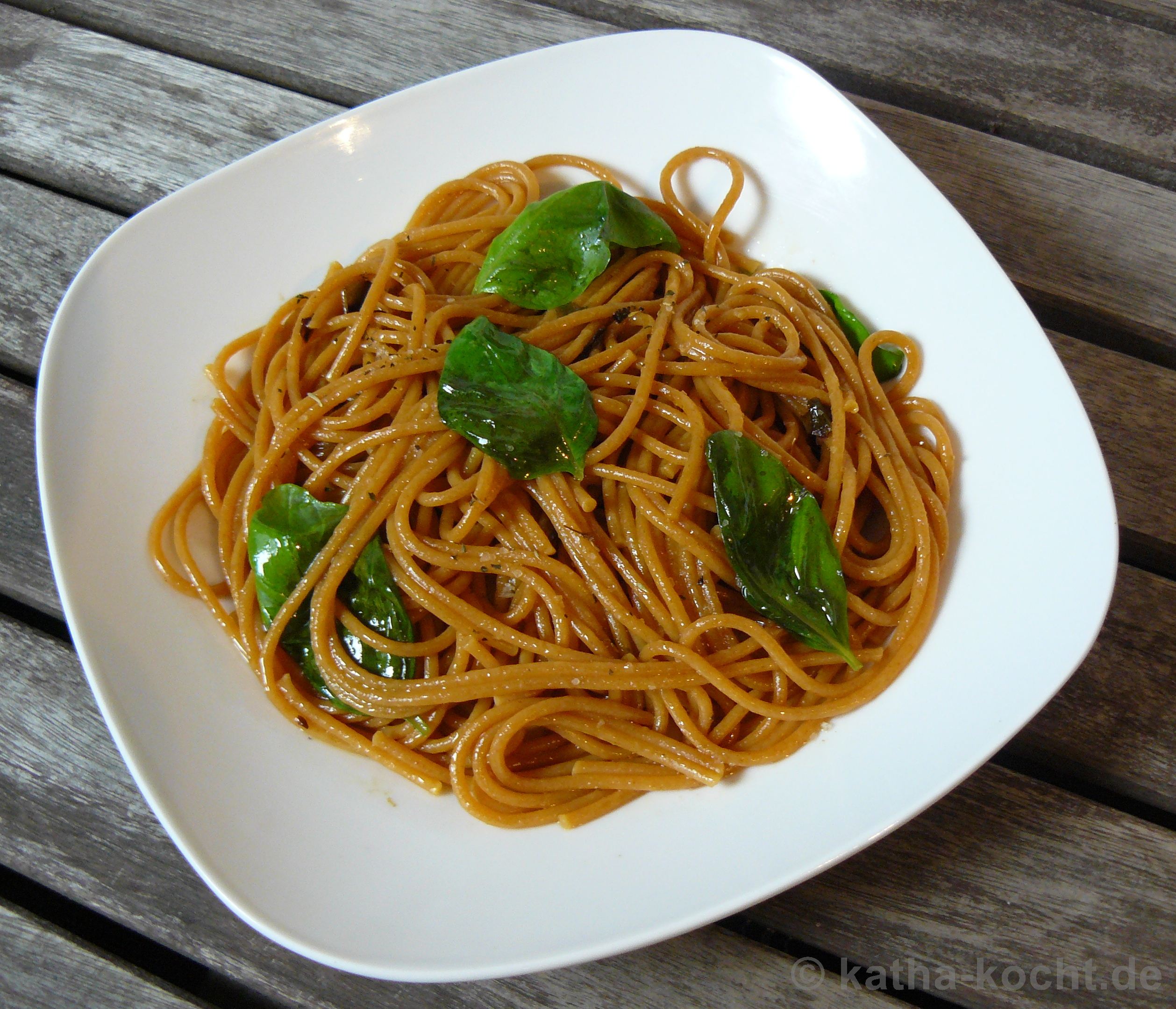 Spaghetti al Peperoncino mit Knoblauch und Sardellen