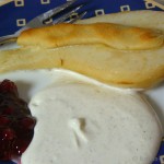 Bratbirne mit Zimt-Mascarpone Créme und Preiselbeeren