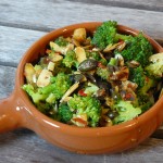 Tapas - Brokkoli mit Mandeln und Kürbiskernen
