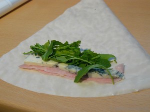 zigarren-börek mit schinken und gorgonzola