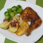 Hähnchenkeule mit Apfel, Kartoffeln und Rosenkohl