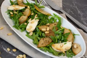 Birnen-Carpaccio mit Camembert und Rucola