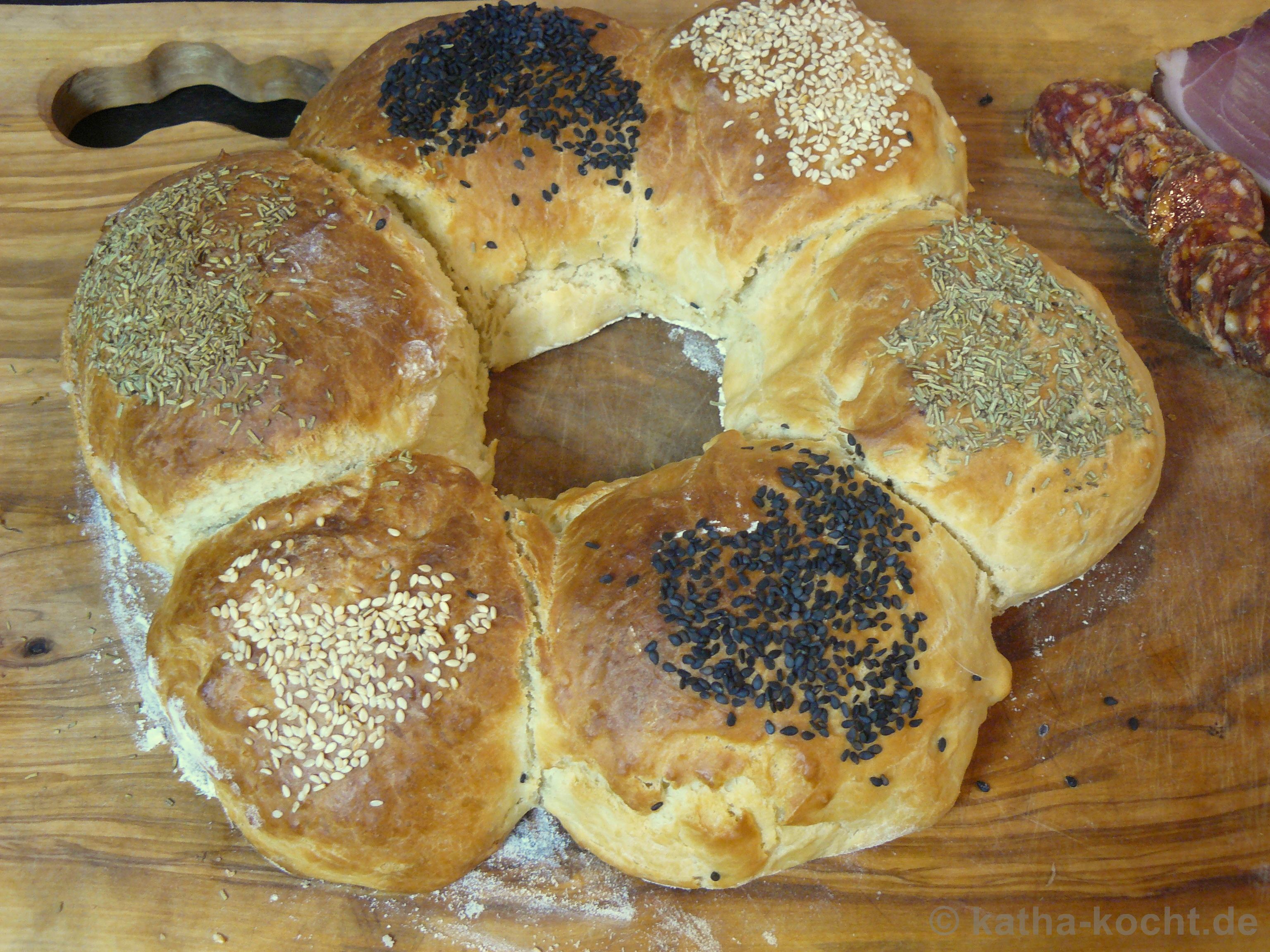 Party-Brotkranz mit hübschen Brötchen