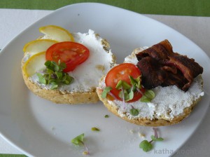 Kümmel-Haferflocken Brötchen zum Frühstück