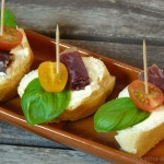 Tapas – Schnittchen mit Ziegenkäse und Rinderschinken