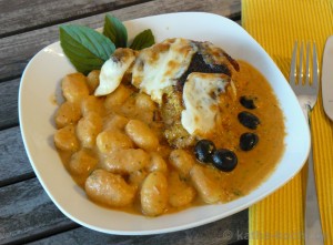 Überbackenes Maishähnchen mit Gnocchi in Tomatencréme Überbackenes Maishähnchen mit Gnocchi in Tomatencréme