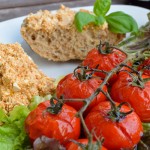 Kopanisti und gebackene Tomaten