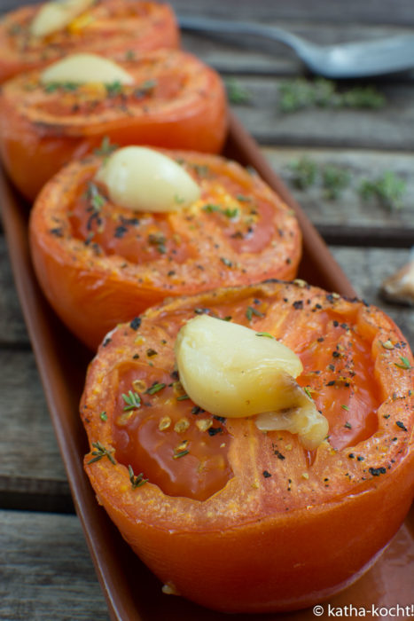 Tapas - gebackene Knoblauch-Tomaten mit Thymian