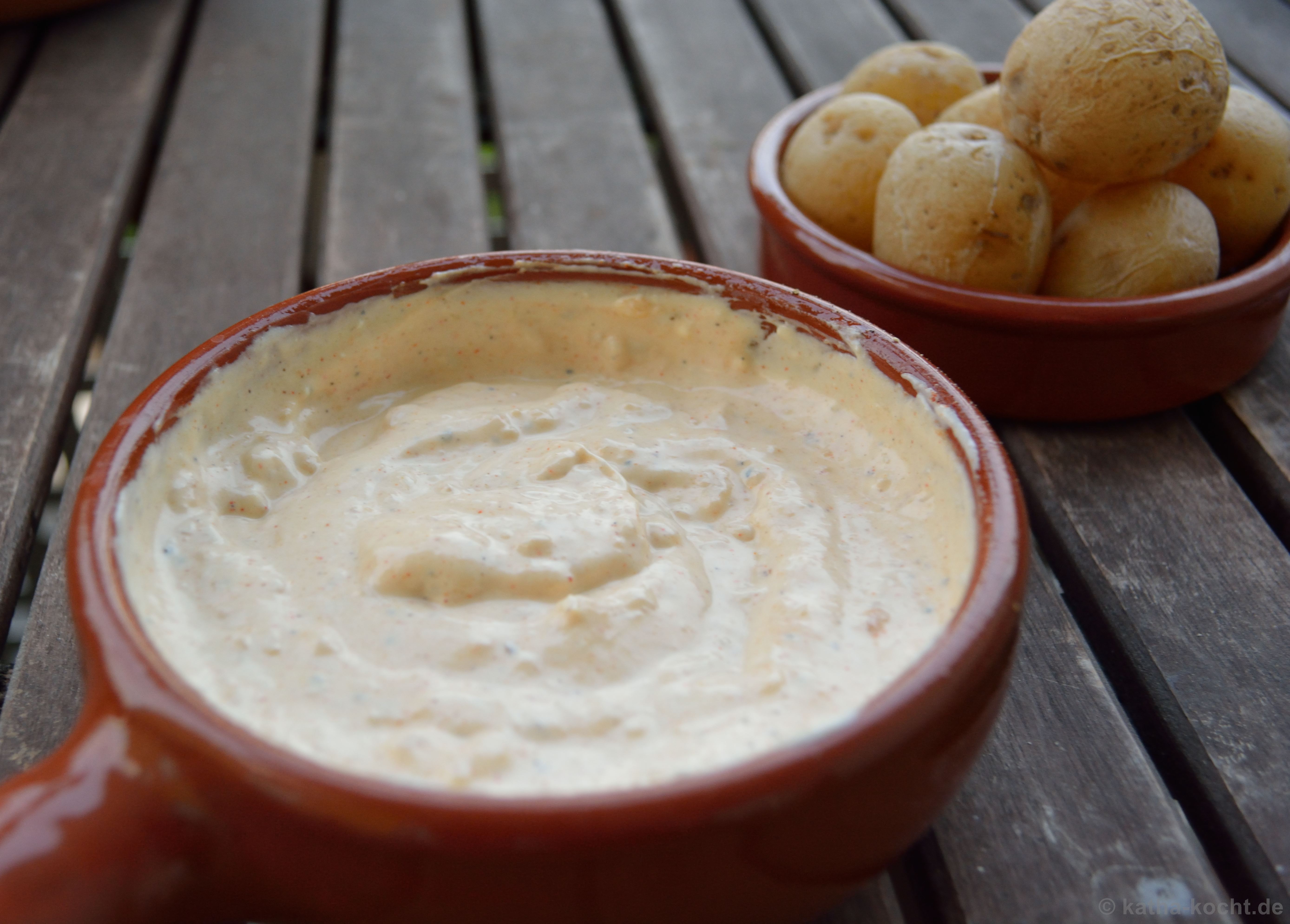 Tapas - Röstknoblauch-Créme und Kartoffeln