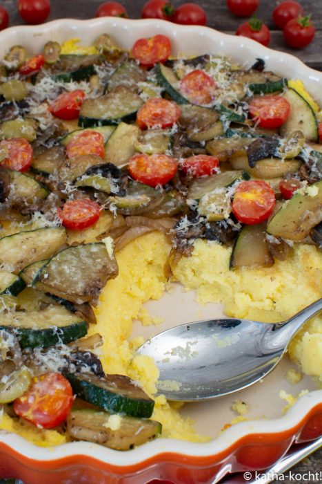 Polenta-Gratin mit Champignons und Zucchini