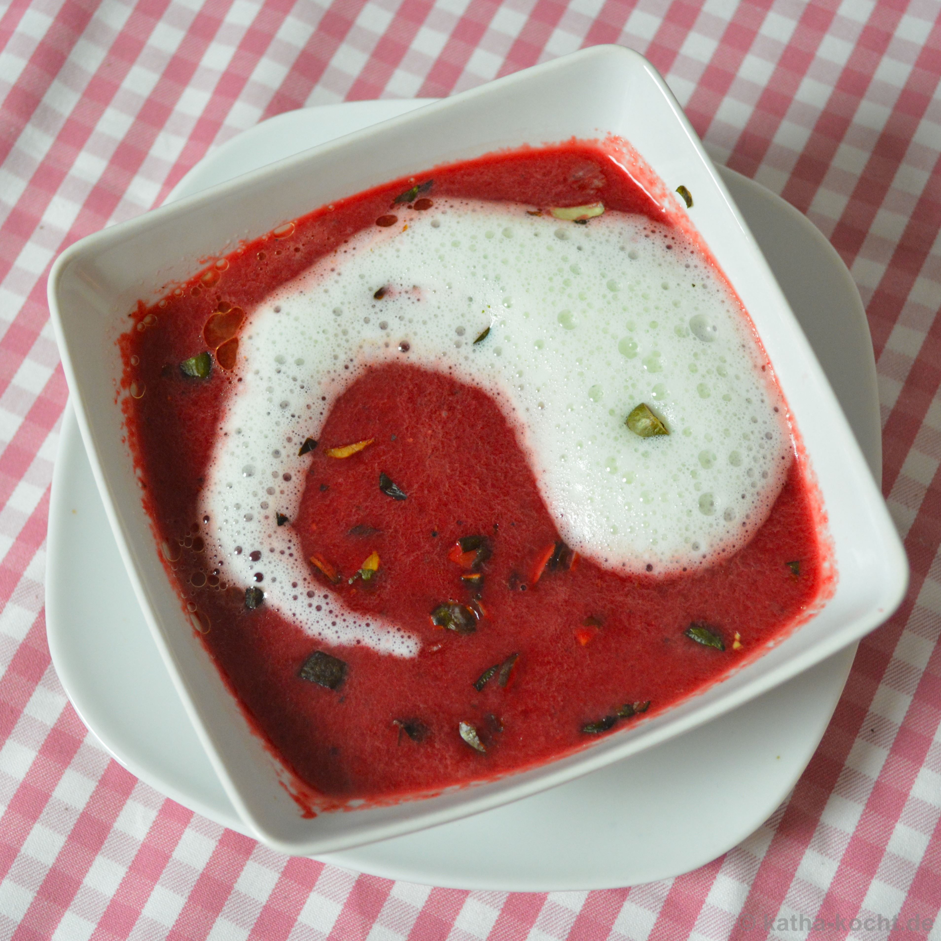 Johann Lafer's Rote-Beete-Suppe mit Wasabischaum