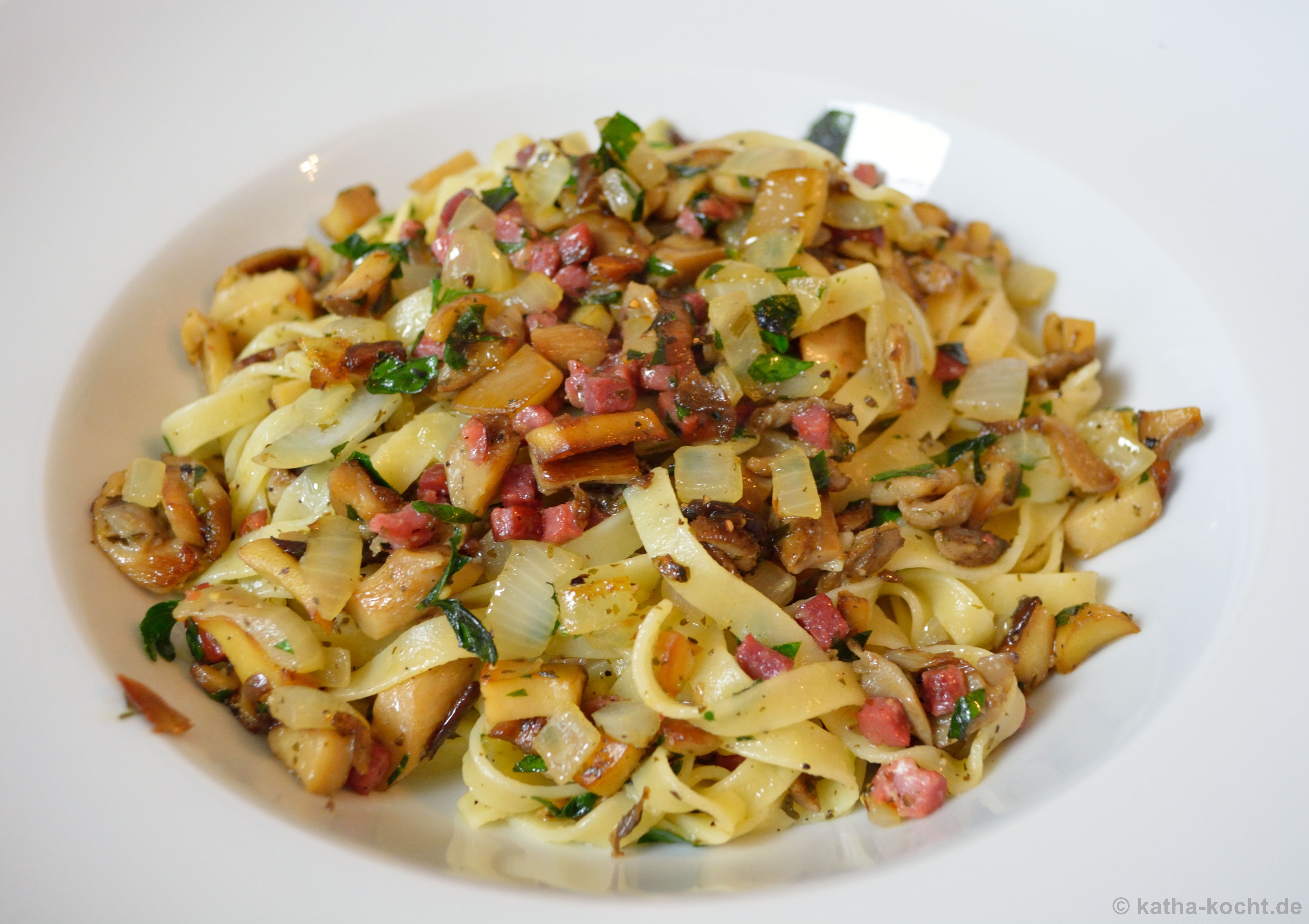 Pilzduo mit Speck und Tagliatelle