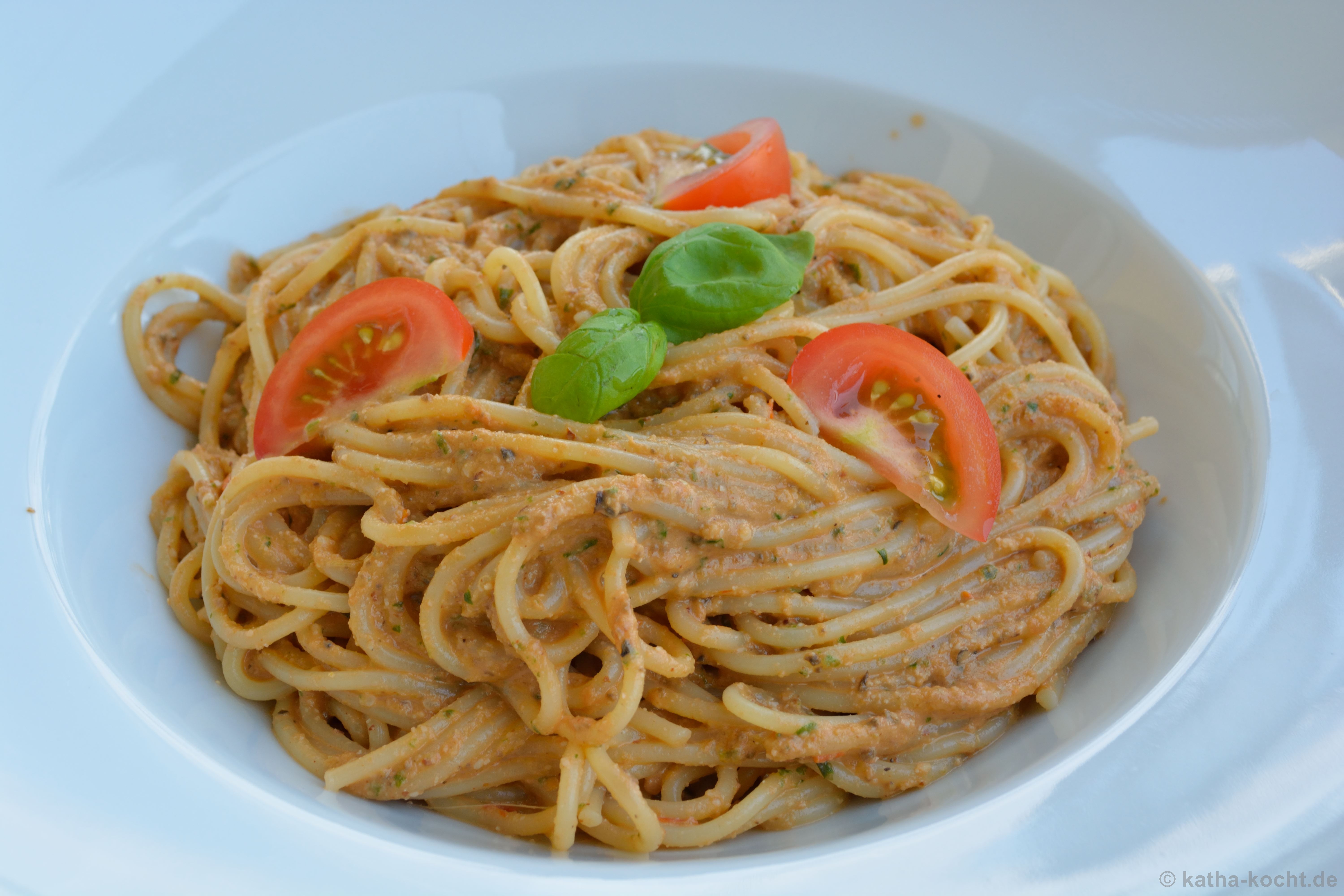 Spaghetti mit Oliven-Pesto