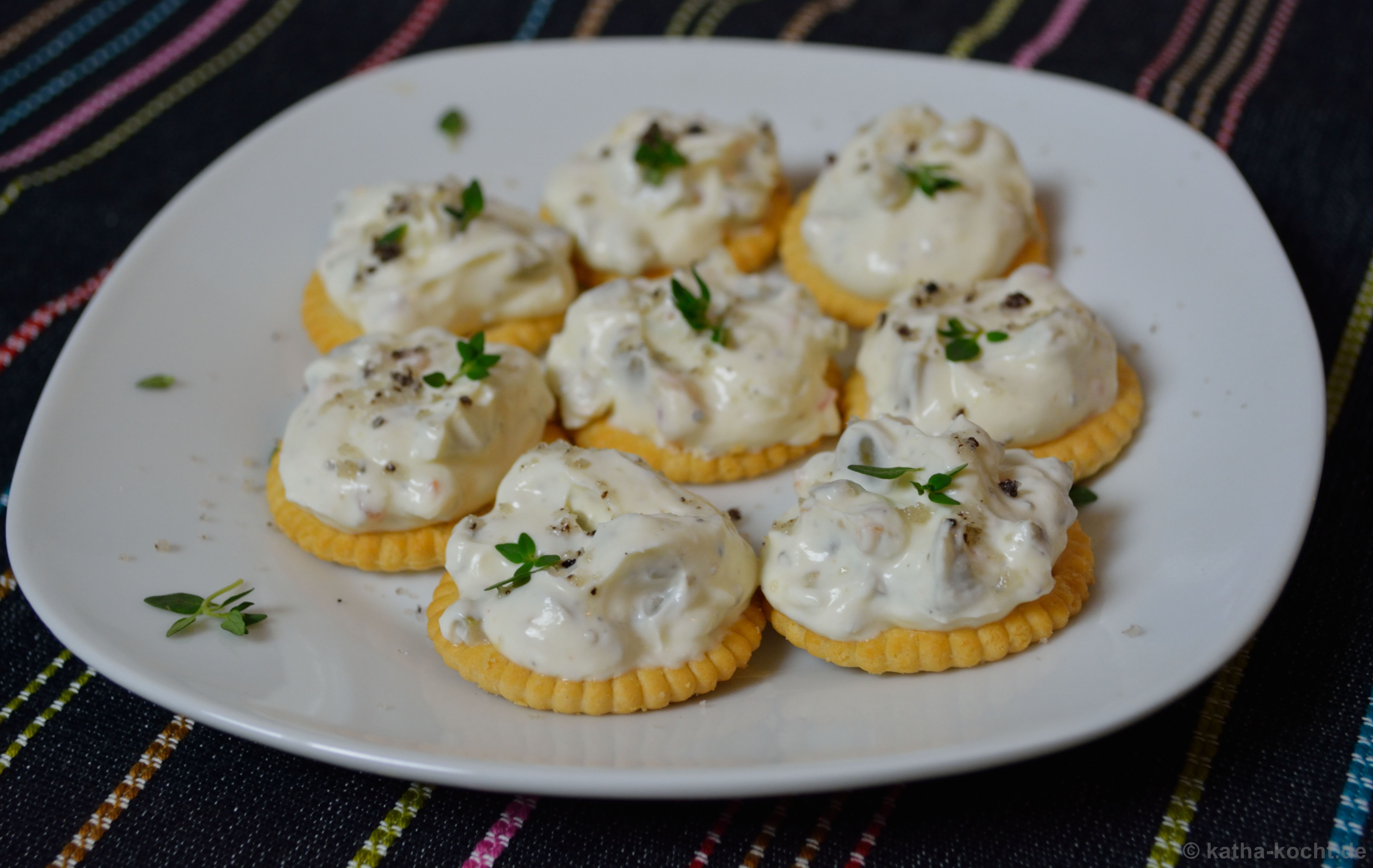 Cracker mit Olivencréme