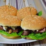 Enten Burger mit Brombeer-Schoko-Chili-Sauce