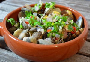 Tapas - Venusmuscheln in Knoblauch Jus