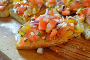 Rosmarin-Bruschetta Bruschetta auf Rosmarinbrot