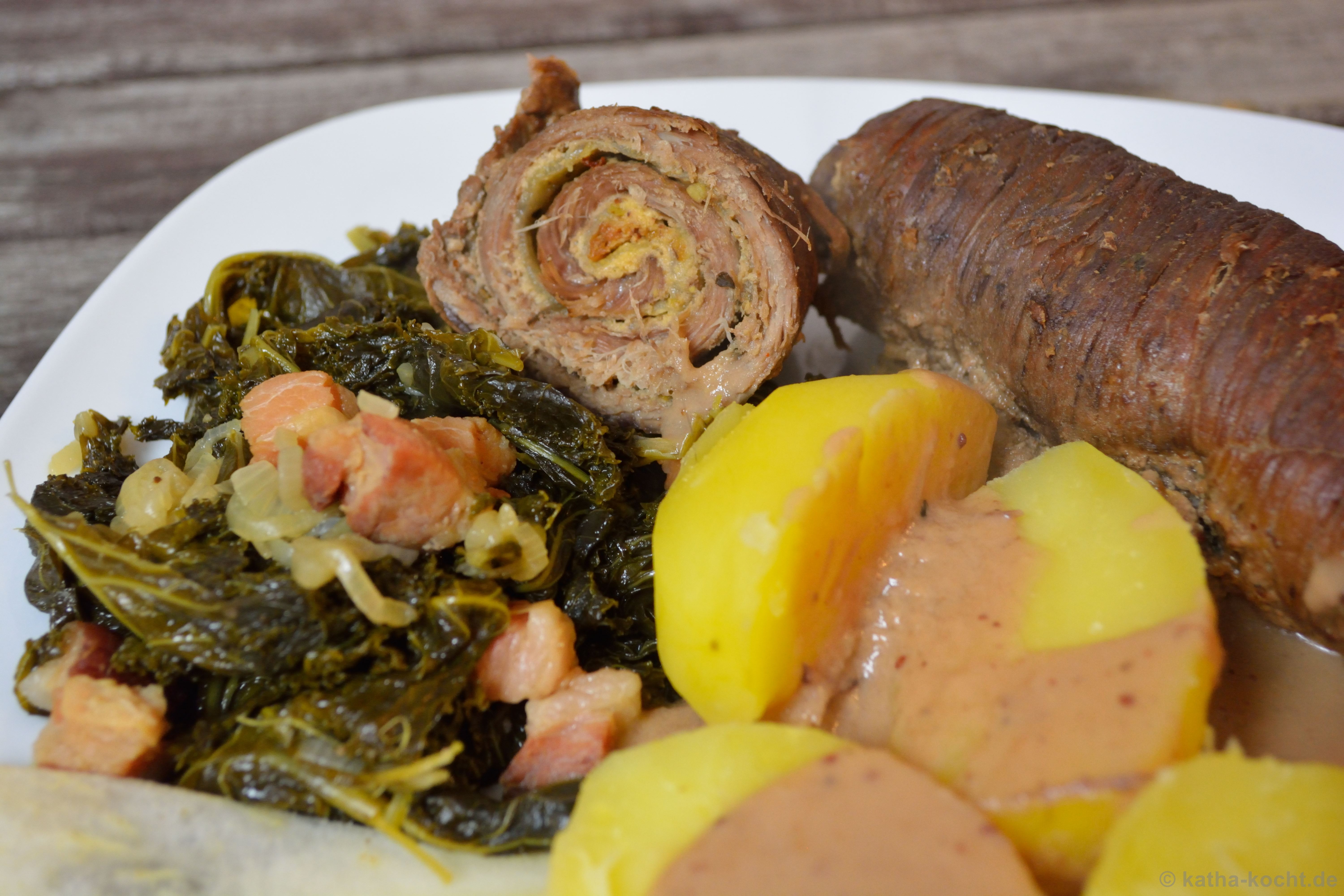 Frischkäse-Birnen Roulade in Cranberry-Sauce mit Grünkohl