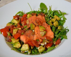 Regenbogenforelle mit Chili-Avocado Vinaigrette