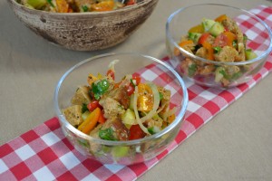 Schnellster Brotsalat mit Tomaten