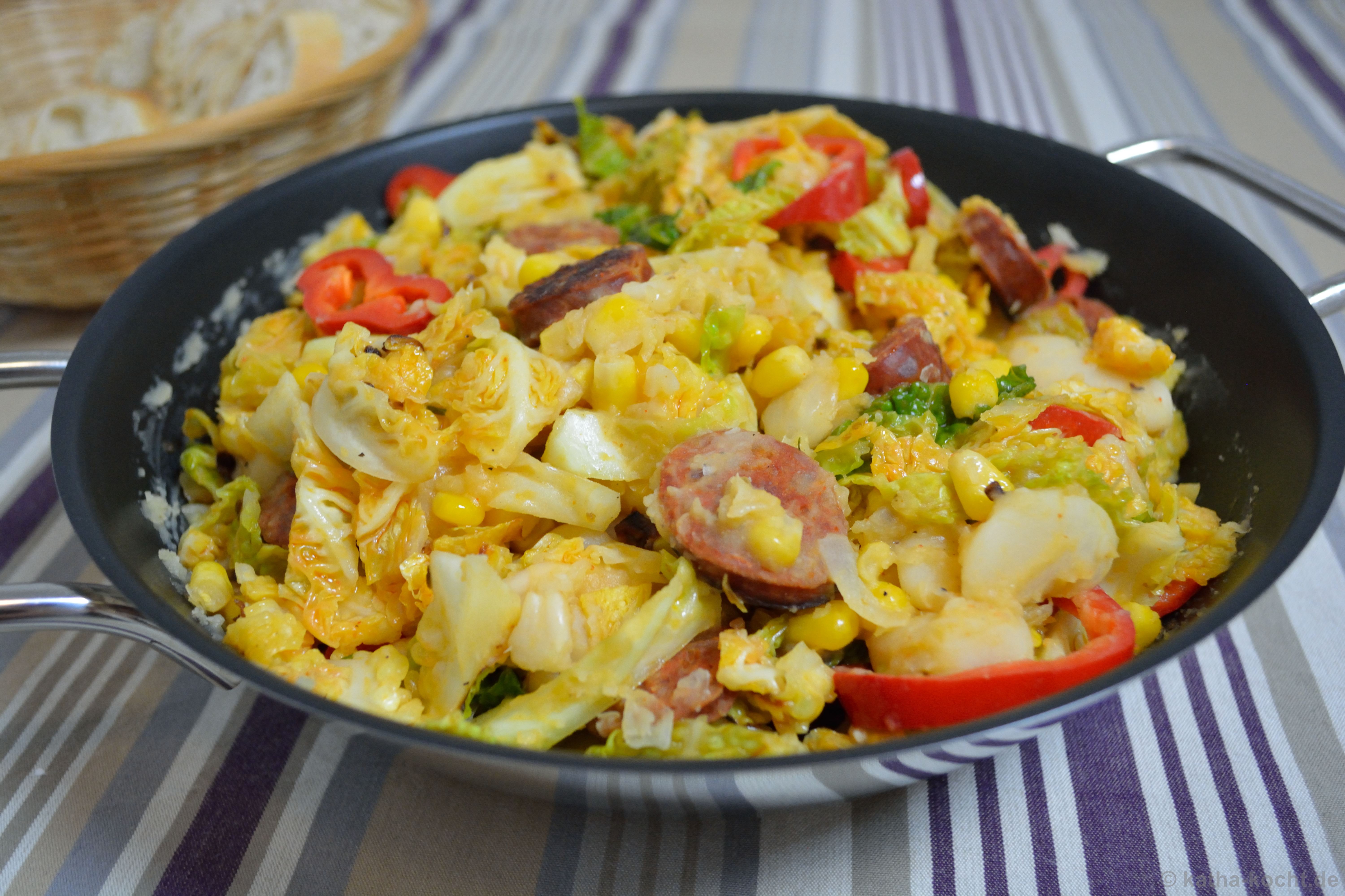 Weiße Bohnen-Wirsing Pfanne mit Chorizo