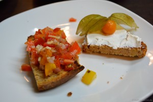 Cashewkern-Buttermilch Bruschetta