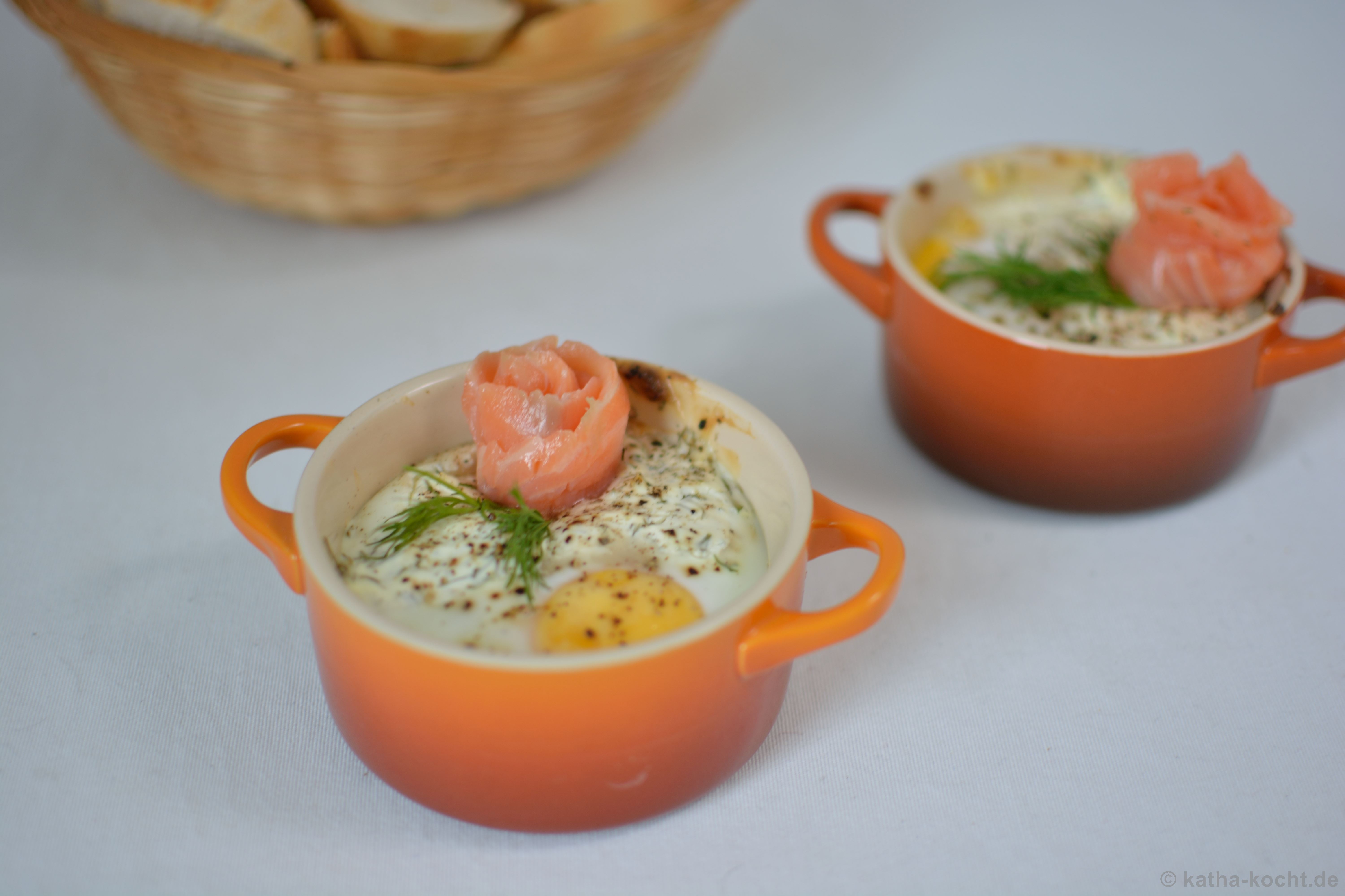 Eier im Näpfchen mit Lachs