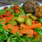 Warmer Salat mit herzhaften Muffins