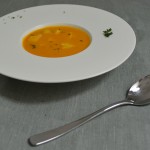Süßkartoffel-Mango Suppe mit Seeteufel