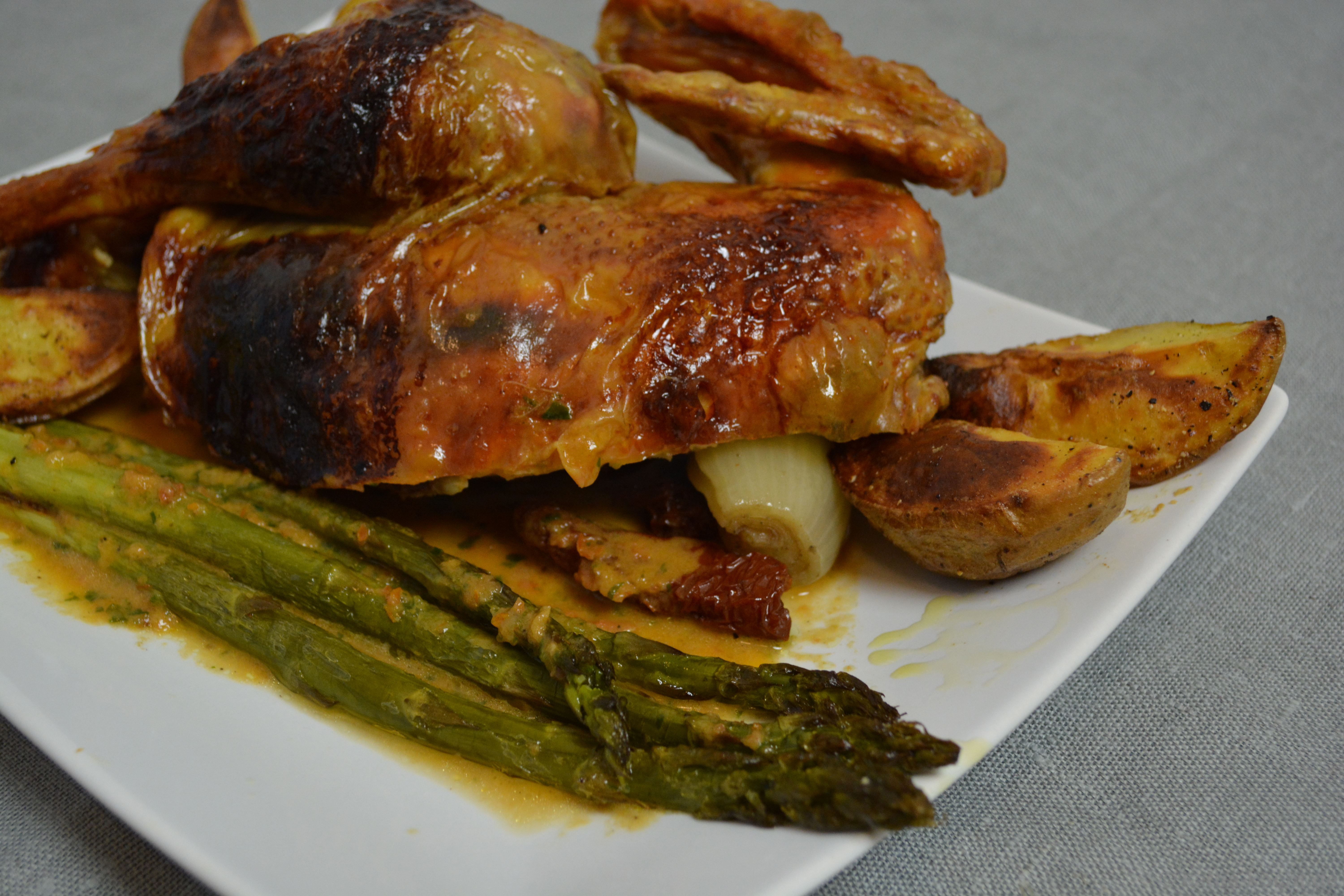 Brathähnchen mit getrockneten Tomaten und Basilikum