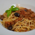 Spaghetti Bolognese mit Kalamata Oliven